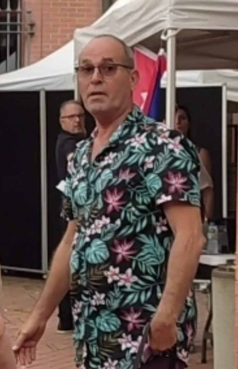 yuniortrebol's tweet photo. ¿Puede alguien identificar a este esbirro que golpeó a un manifestante pacífico en Francia, durante la visita de Nancy Morejón, como "madrina" de un "festival de cine cubano"?

Una vez más acuden a la violencia física. Y luego hablan de "amor". ¡Hipócritas! https://t.co/IztEQhlavW