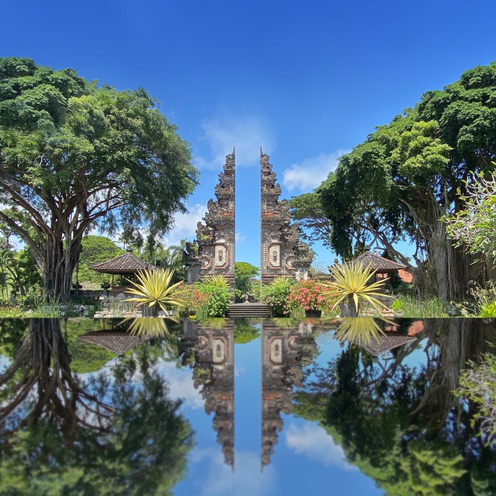 A perfect capture of our iconic Candi Bentar reflecting in the midst of lush banyan trees...
__
#NusaDuaBeachHotelAndSpa #AuthenticallyBali #Resort #Travel #Bali #itstimeforbali #baliismylife #wonderfulindonesia