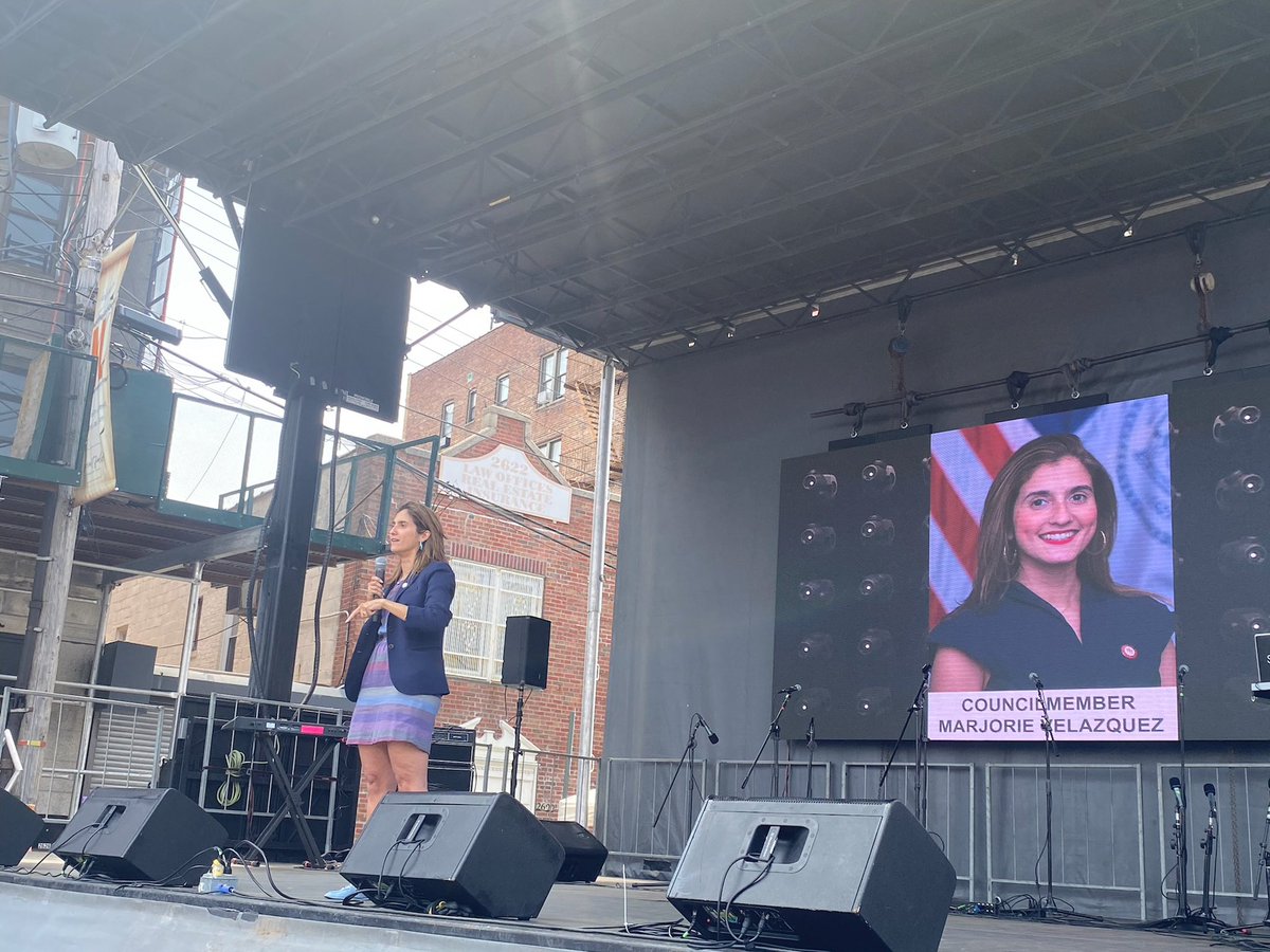 cmmvelaz's tweet photo. This year's #FairAtTheSquare was incredible! From the delectable food & games to the incredible entertainment, it was a day filled with excitement. We even danced to the rhythm of @lajaraband & @OroSolido! Special thanks to all of this year’s partners for making today memorable. https://t.co/fvT14lMOLq