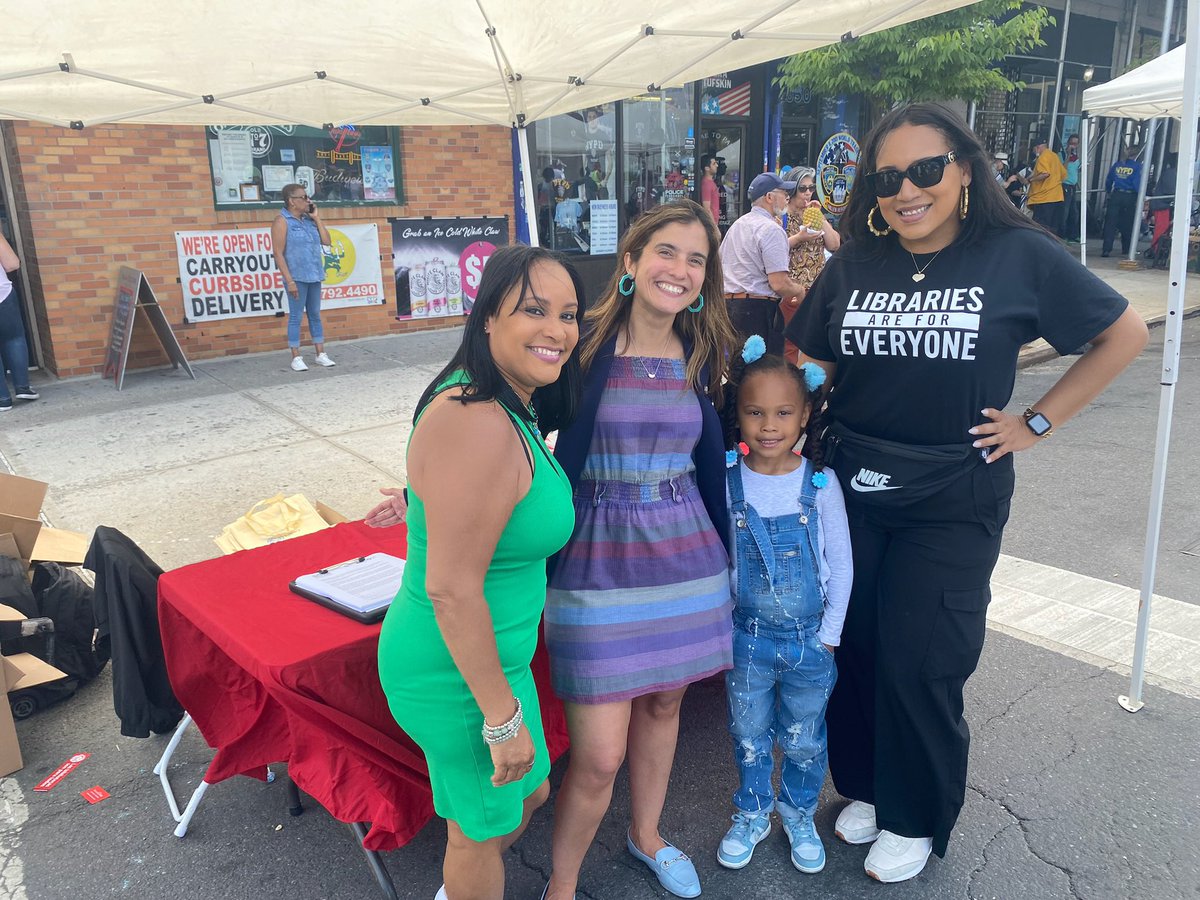 cmmvelaz's tweet photo. This year's #FairAtTheSquare was incredible! From the delectable food & games to the incredible entertainment, it was a day filled with excitement. We even danced to the rhythm of @lajaraband & @OroSolido! Special thanks to all of this year’s partners for making today memorable. https://t.co/fvT14lMOLq