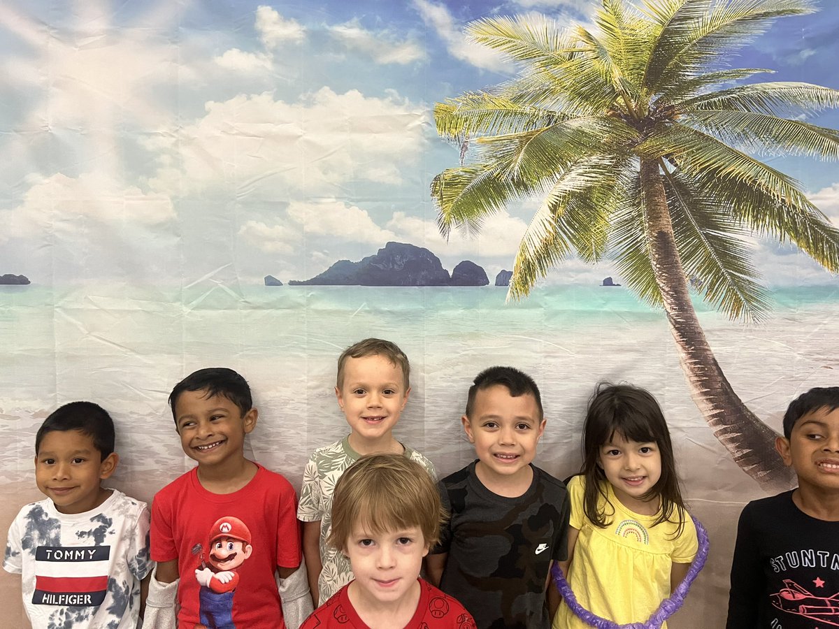 Thank you to the <a href="/albert7185/">@albert_DPCDSB</a> student council for hosting our beach day dance! Our class had a blast!