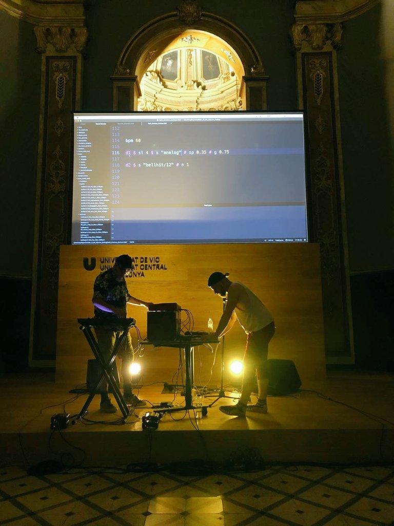 eloielbonnoi's tweet image. Fa una estona Noi$ (amb en @whiteperill) a la @uvic_ucc 

#livecoding #tidalcycles