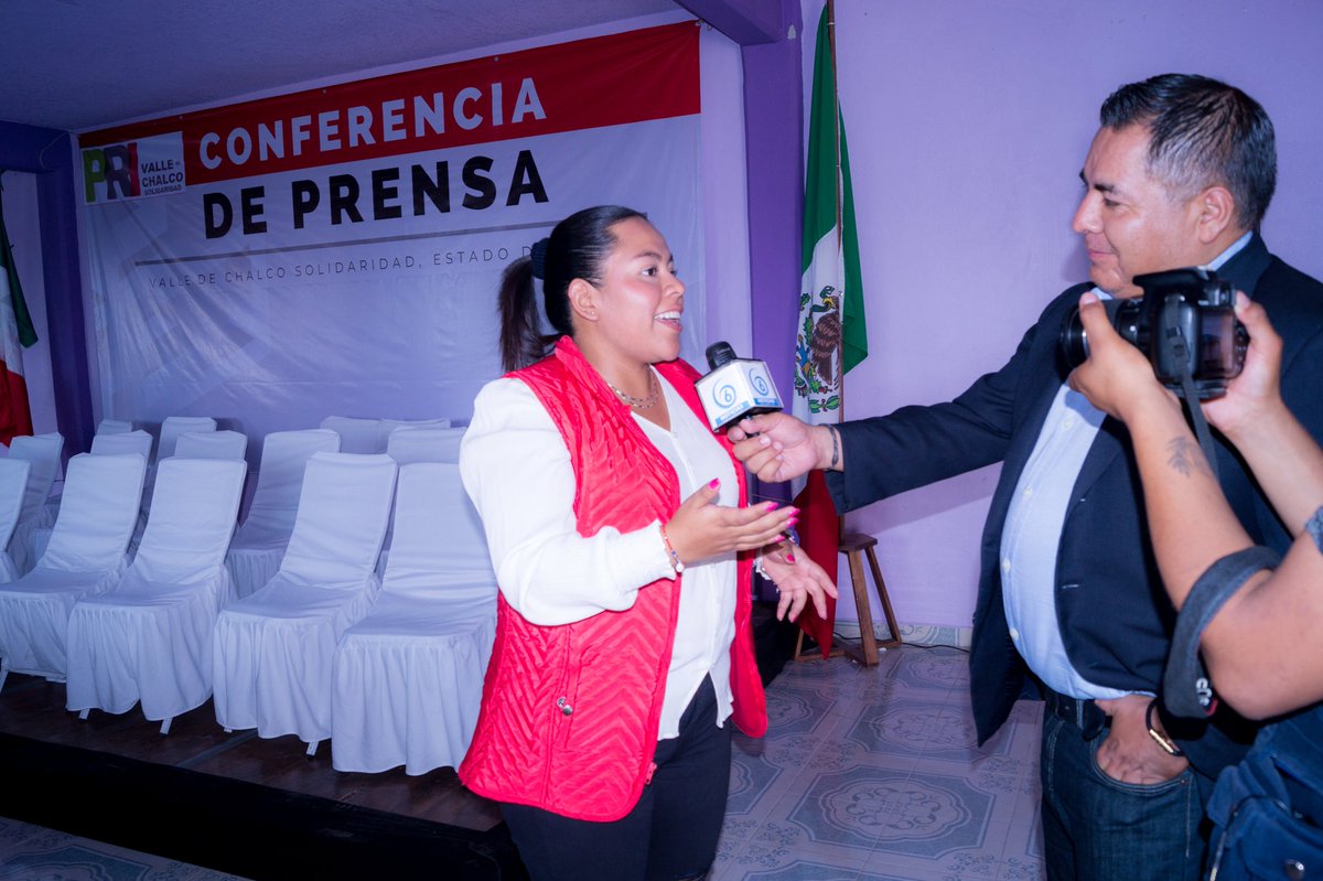 iransorianor's tweet photo. El #PRI_ValledeChalco refrendamos el compromiso de unidad y apoyo a nuestra amiga y líder @AlejandraDMV, por eso de frente a nuestra militancia y simpatizantes les decimos: ¡hay un PRI que defenderá las causas justas en #ValledeChalco!. 
#OrgillosamenteVallechalquense https://t.co/quBk7PbgMx