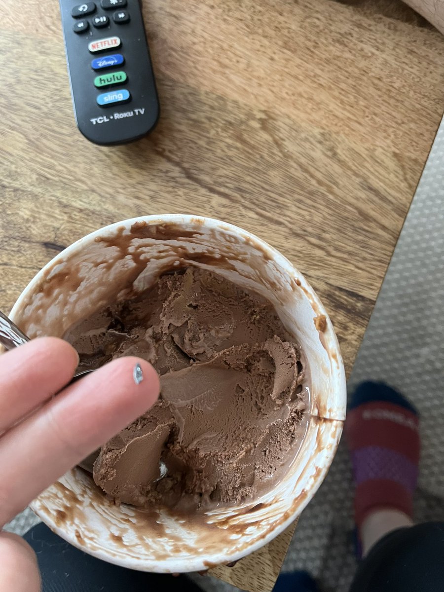 linghowley's tweet photo. @ColdStone want to explain why there are metal shards in my ice cream?? https://t.co/idL7ndE0Cm