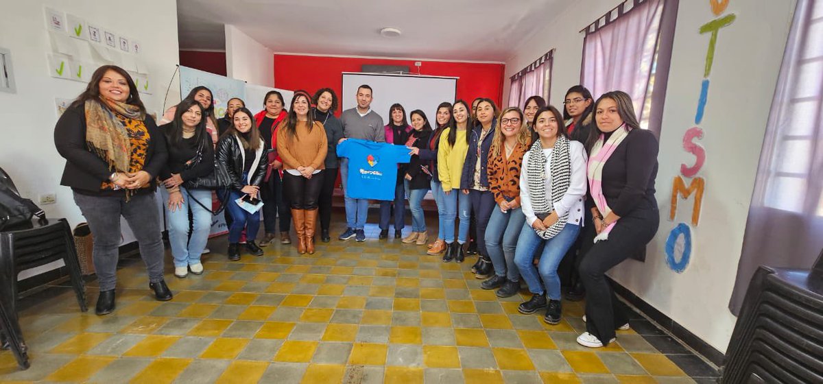 EL COMPROMISO DE 'MAMIS ACTIVAS'💙
-
Gracias "Mamis Activas", por su disertación en el taller "Hablemos de Autismo". 

🤗Cuenten conmigo para seguir visibilizando esta temática, y en hacer un Arauco cada vez más inclusivo. En el que cada persona sea escuchada y respetada.