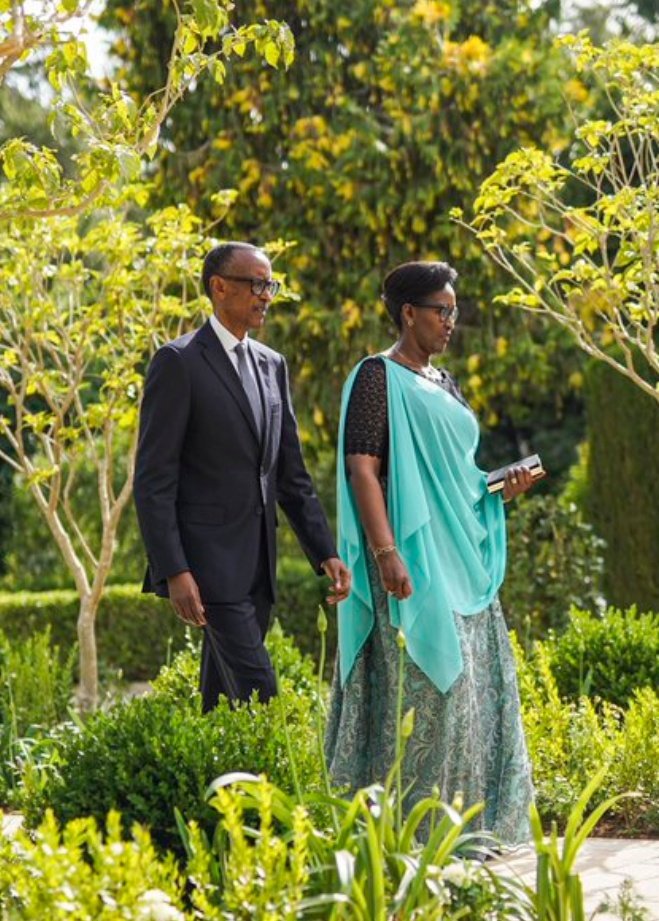 musanajeanluc's tweet photo. Nyuma yo kuganira n' Umubyeyi (Data) n' Inshuti ndifuza gusaba imbabazi H.E Président @PaulKagame , Umuryango we, Governoma y' uRwanda, Inzego z' umutekano n' Umuryango NyaRwanda muri rusange aho nabatengushye, Haguma ugira ababyeyi!
Mugire amahoro. https://t.co/BmgPuyURoJ
