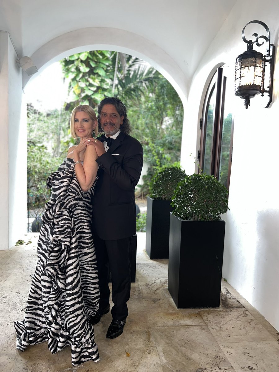 lopezgovlaw's tweet photo. #enroute #galadatenight #mayorsball @mayordlc benefiting the great work of @unitedwaymiami
Honored to be part of #hostcommittee for #22years & counting…. #congratulations https://t.co/JDXfgceFIl