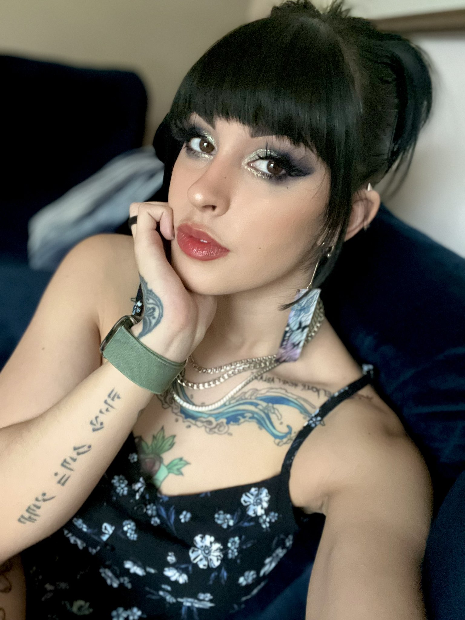 Smexi on Twitter: "I generally keep to myself, but I’ve been quietly