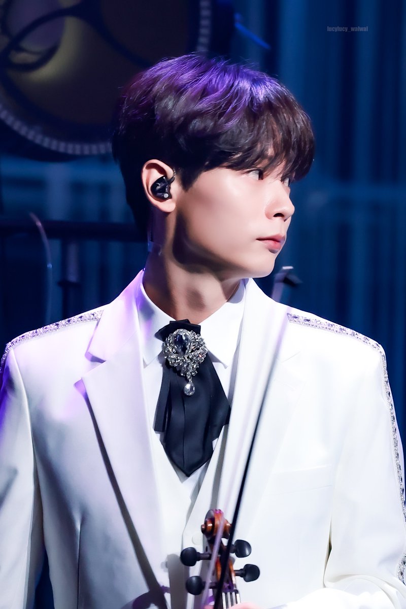 230617 #루시 #신예찬

아기도련님....