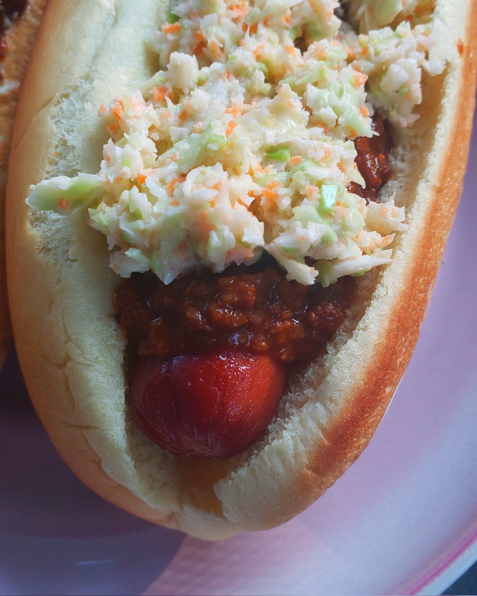 Sometimes ya just gotta have a slaw dog with some chili.
@RobbyConklin @David_in_Dallas @thisgrilllife @GrillsAlotDano @Kamries_dad