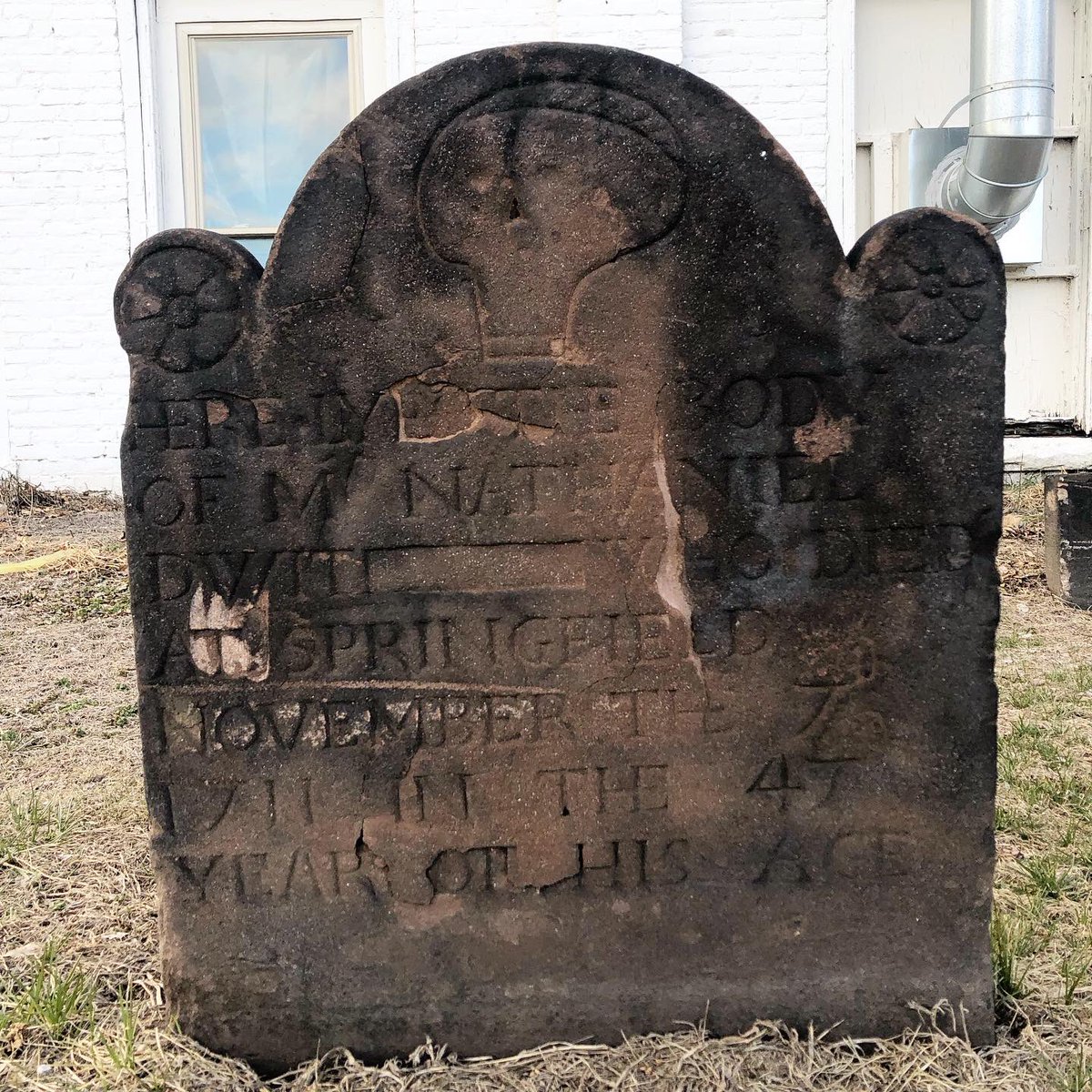 The oldest stone in West Springfield’s burying ground, carved for Nathaniel Dwight (1666-1711).

#VastEarlyAmerica #AmericanArt