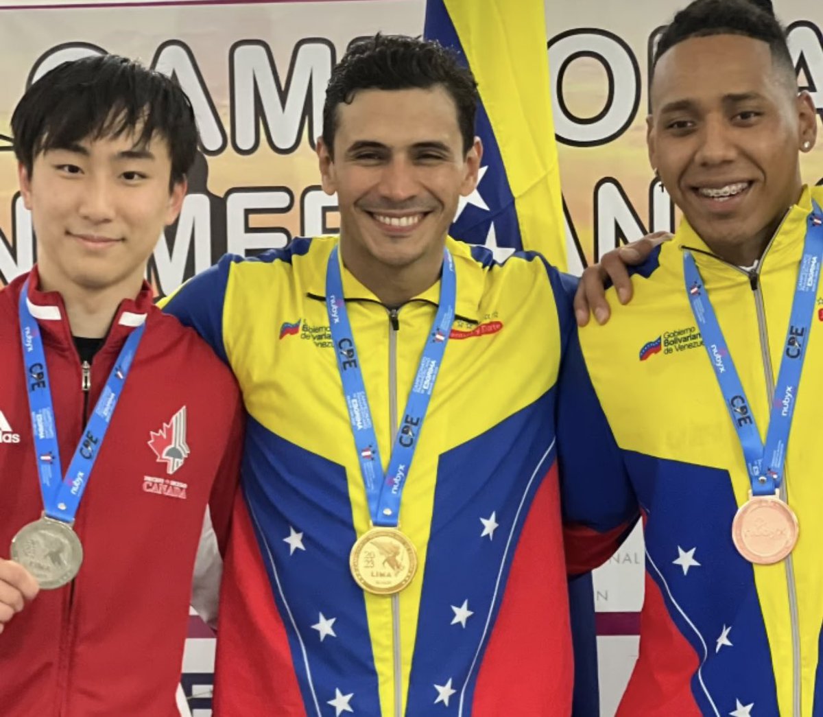 SEXTO TÍTULO PANAMERICANO 👏🏻👏🏻 Rubén Limardo 🇻🇪 una verdadera leyenda de nuestro continente. 

Juegos Olímpicos🥇 
Campeonatos Mundiales🥈🥈 
Juegos Panamericanos🥇🥇🥇🥇 
Camp.Panamericanos🥇🥇🥇🥇🥇🥇 

Gracias @rubenlimardo por tantas alegrías y nos vemos en <a href="/santiago2023/">Santiago 2023</a>
