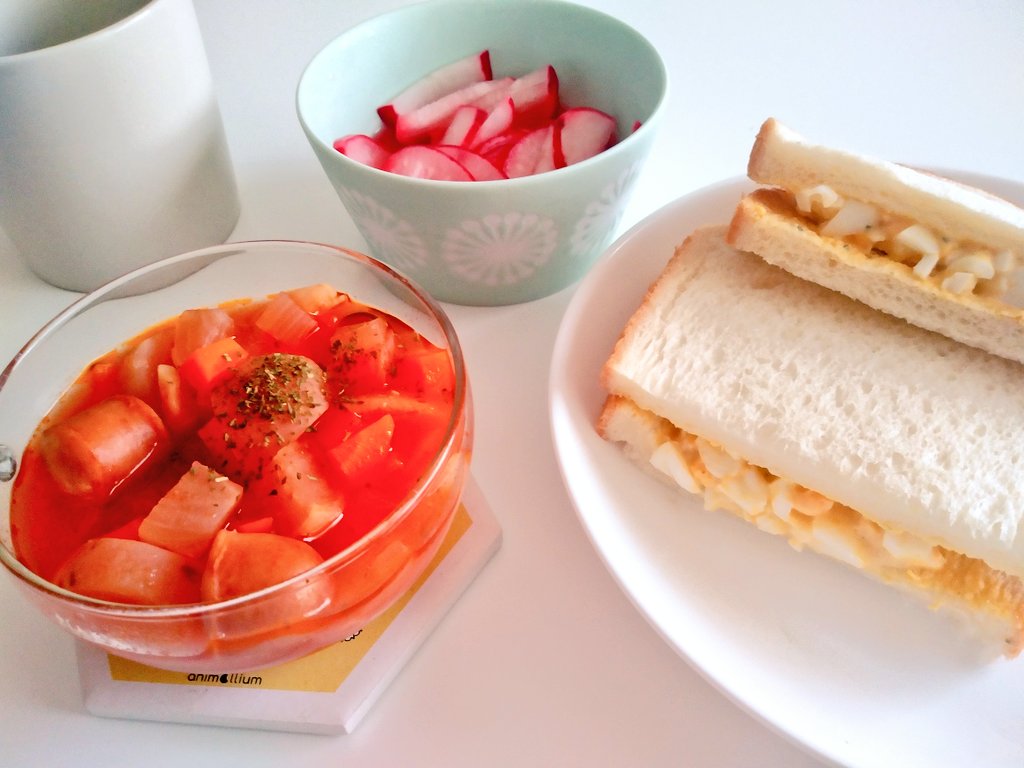 おはようございます。
大量のラディッシュをもらったので、ミネストローネと甘酢漬けを。さらにタマゴサンド～✴️
#おうちごはん https://t.co/II8Q2V4k7j