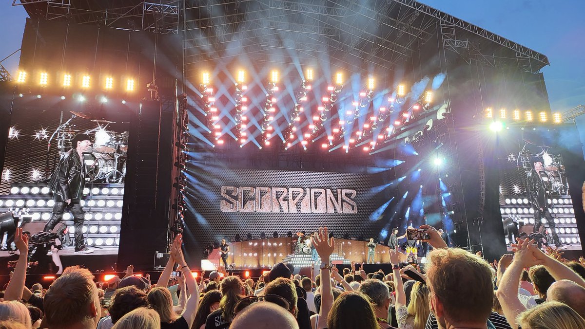 direrbas's tweet photo. Bu gözler canlı canlı Scorpions gördü.🤘🏻😎 https://t.co/Ev5ijbsICW