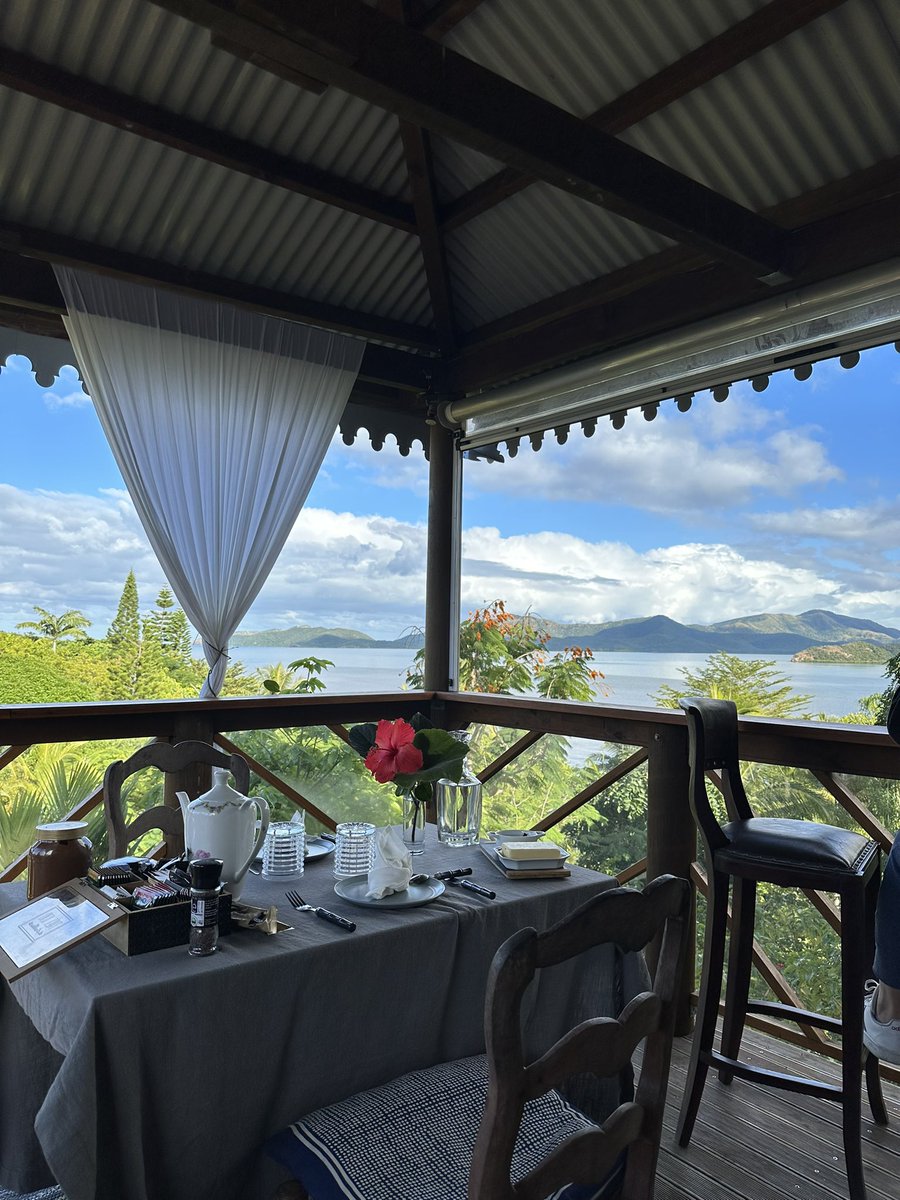 romsweb's tweet image. This weekend I'm celebrating 12 years of marriage (20 years together) and I see an incredible parallel between a successful marriage and a successful business partnership. 

Read this thread. 🍹🌅🤝