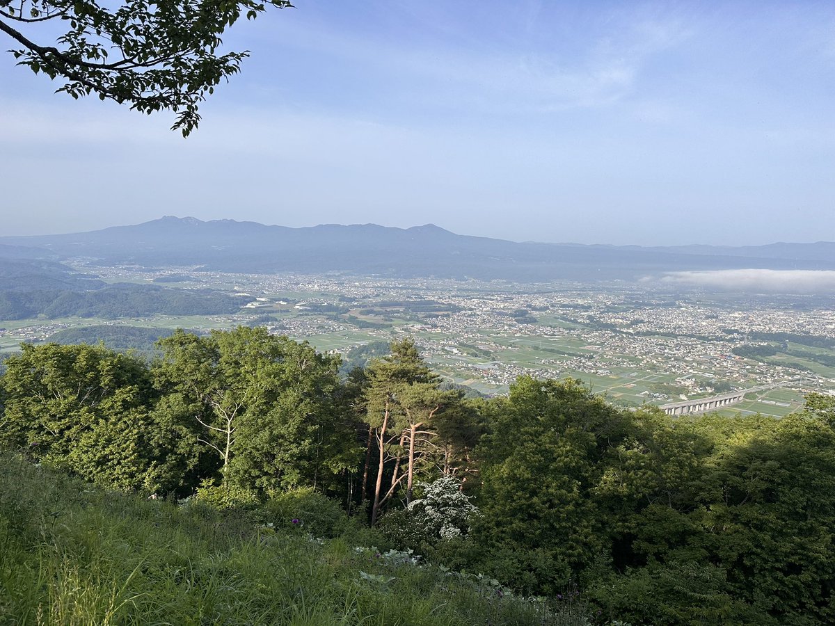 ow2im's tweet photo. コース）Sunday平尾練
距離）9.33km
ave） 9:17/km
獲得） 582m
感想）本日は秋葉山（平尾城跡）から平尾富士へ。
今日の佐久平は34度まで上がるらしく朝から熱気ムンムンノースリで全然オッケーだった。
今夏全人脱毛予定も取り敢えず脱毛クリームで足ツルツルにしたらトゲトゲとササで流血笑 https://t.co/AZoJ9PcLz3