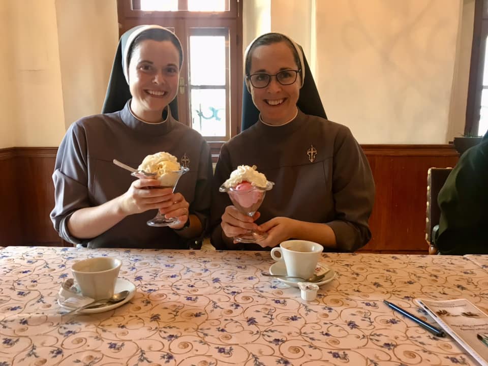Two Religious Sisters of the Marian Sisters of the Diocese of Lincoln in Nebraska holding dishes of ice cream. Photo from the Sisters' Facebook page at facebook.com/mariansisters/…. Extra picture today to welcome our recent followers!