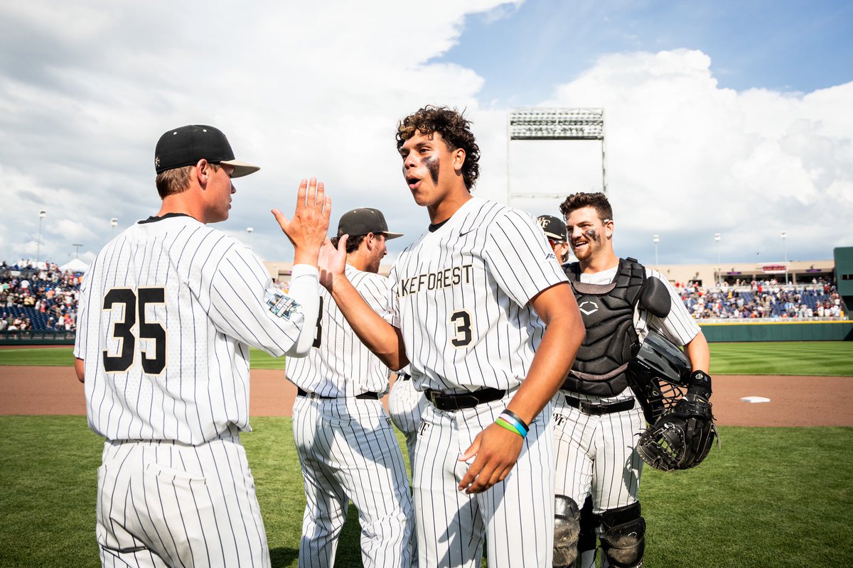 WakeBaseball's tweet photo. Never count out the #OmaDeacs 🎩 https://t.co/JtllW1FnJi