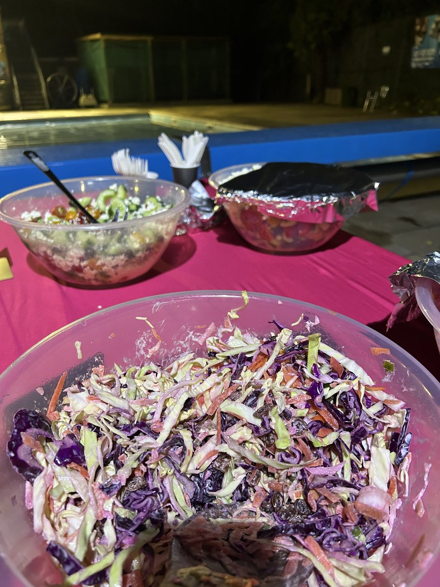 The midnight BBQ is on. After 4km or 4miles, it’s time for a 🍔