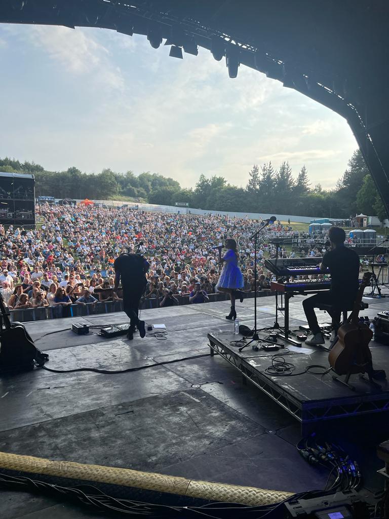 After last Sunday when mother nature stopped play, we were raring to get back up there tonight and play for you all at @delamereforest Thank you for having us @JackSavoretti 💙 What a crowd and what a night! 🌲💜🌈💃🏽⚡ Stylist: fredericalovellpank 😘 Designer: @dreamsisterjane