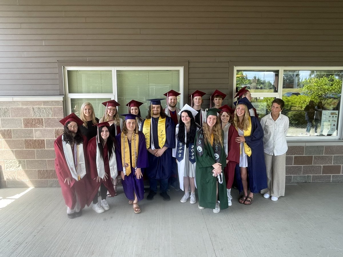 Jen_Russell_EDU's tweet photo. Proud mom here! Congrats to all of the graduates! @EverettSchools @EPS_EverettHS @DrIanBSaltzman @EPS_NorthMS @EPS_WhittierES @WhittierES_EPS @eps https://t.co/mgqYQRaRQV