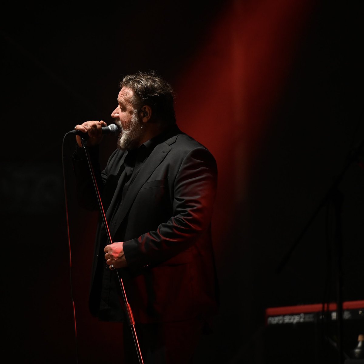 MarkZC's tweet photo. @russellcrowe Indoor Garden Party concert in #Malta https://t.co/FUTL2tF6dK