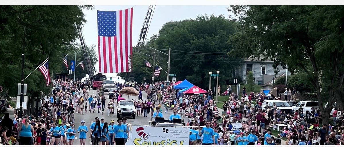 CityofPapillion's tweet photo. Gorgeous photo from this morning's @CityofPapillion parade. Old glory at its finest. https://t.co/Nz6UvOeiS0