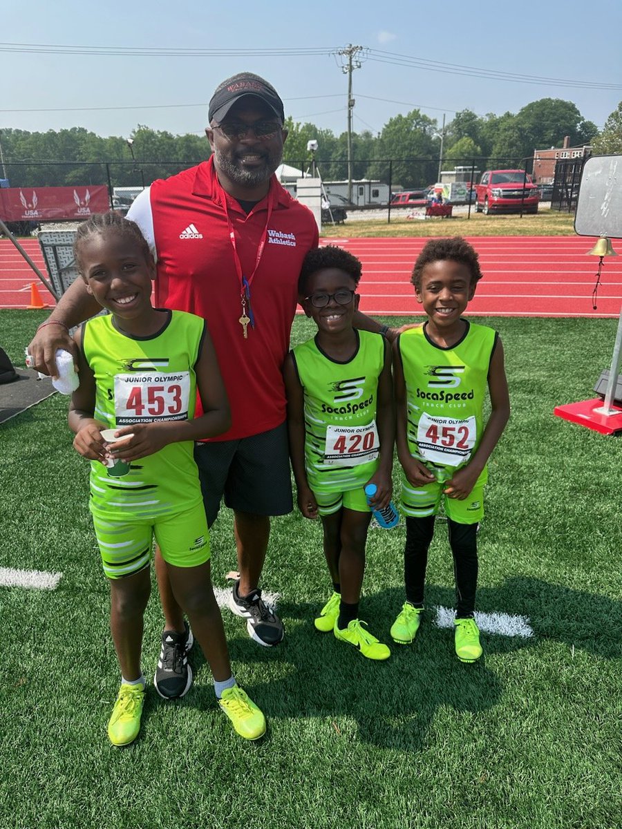 MOWNBU's tweet image. Had a great time hosting the @USATFIndiana State Championships, and the best part is I got to meet these young studs! #YoungScholarAthletes