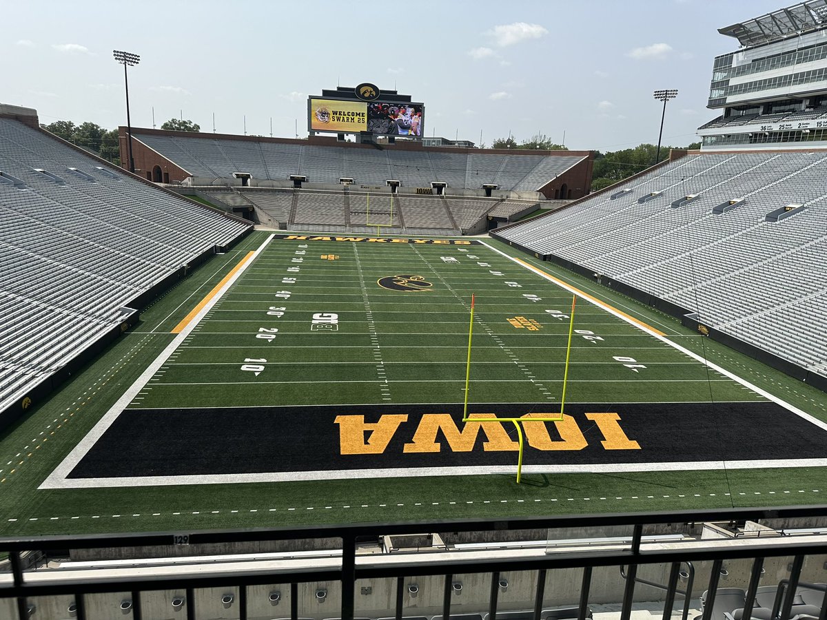 I had an amazing time at the University of Iowa today, thank you to @CoachSWallace and the @HawkeyeFootball staff for having me! @MattBowen41 @MDohertyICCP @ICCPFootballk