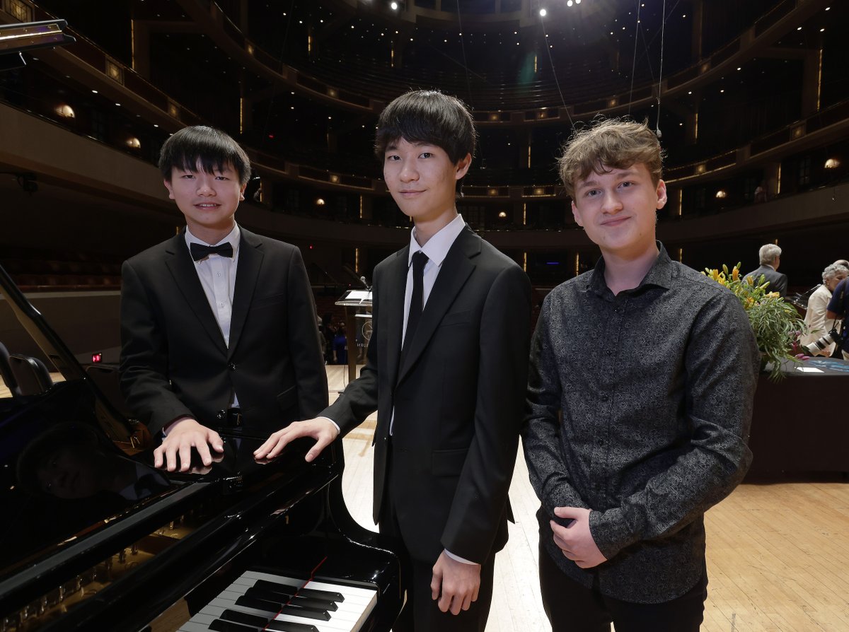 ANNOUNCING the 2023 Cliburn Junior Winners:

BERNICE GRESSMAN MEYERSON FIRST PRIZE
Seokyoung Hong 홍석영, 15, South Korea

SHIRLEY COX MCINTYRE SECOND PRIZE
Yifan Wu 吴一凡, 14, China

THE HORCHOW FAMILY THIRD PRIZE
Jan Schulmeister, 16, Czechia