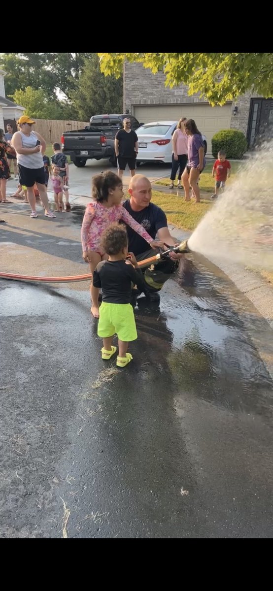 MrsElmoreSCE's tweet photo. Shoutout to @FishersFireDept for visiting our neighborhood for some summer fun! We might have a future fireman on our hands! #socurious https://t.co/TafkQiZvHT