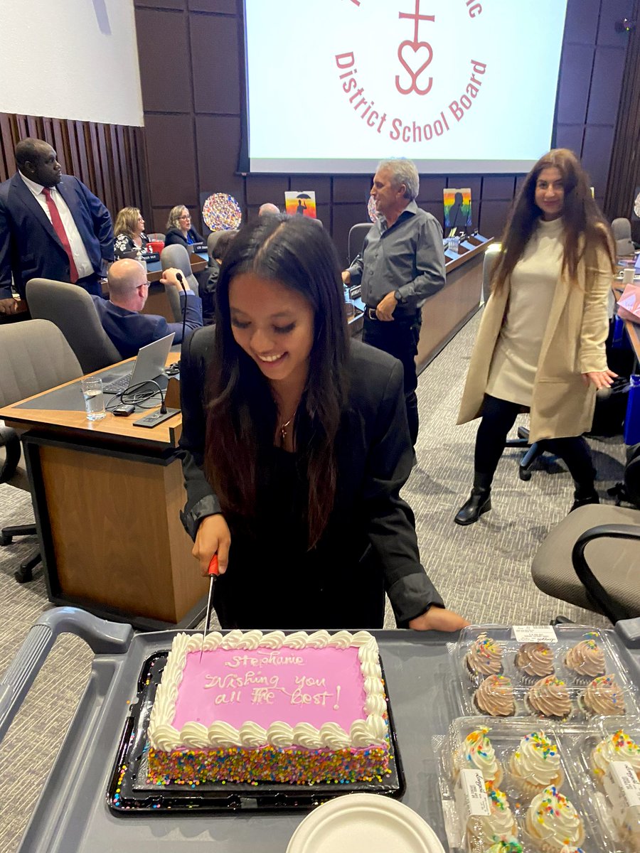 Stephanie De Castro tweet media