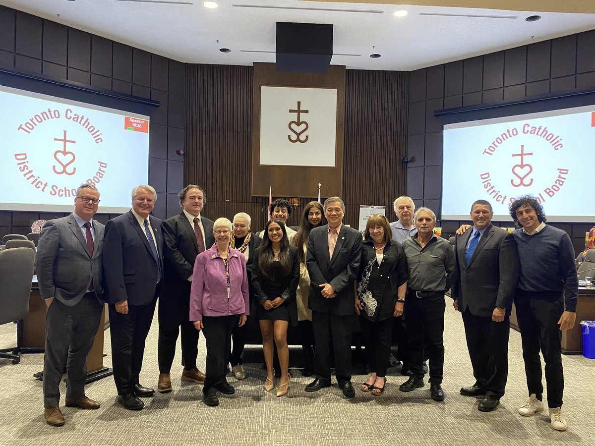 Stephanie De Castro tweet media