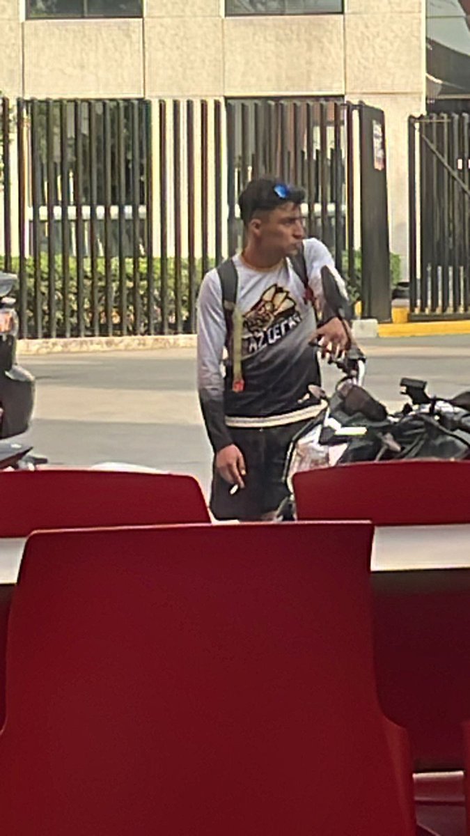 Aztec47E's tweet image. Hay algo raro aqui... 🤔🤔
(ta re fea la neta)