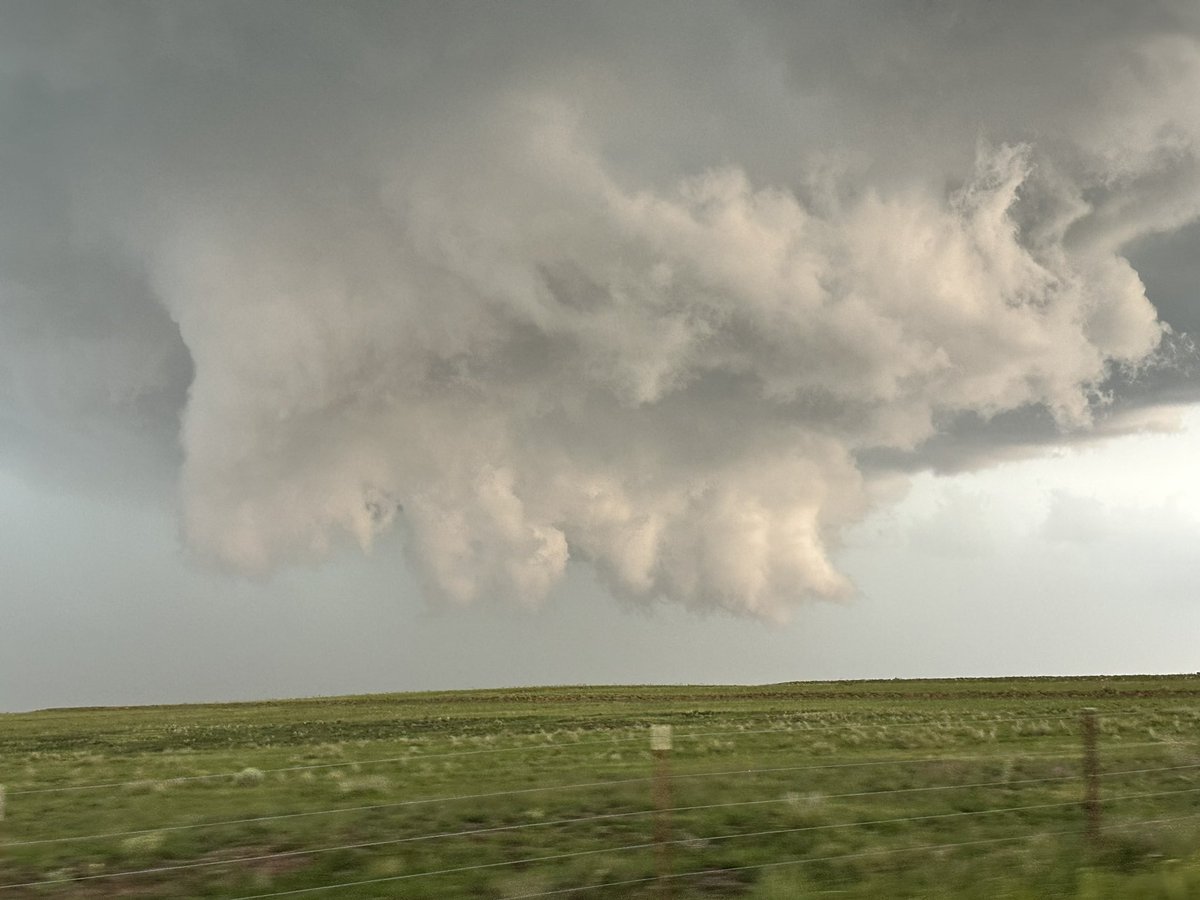 Crazy rotating wall cloud south of Beaver, OK.   #okwx