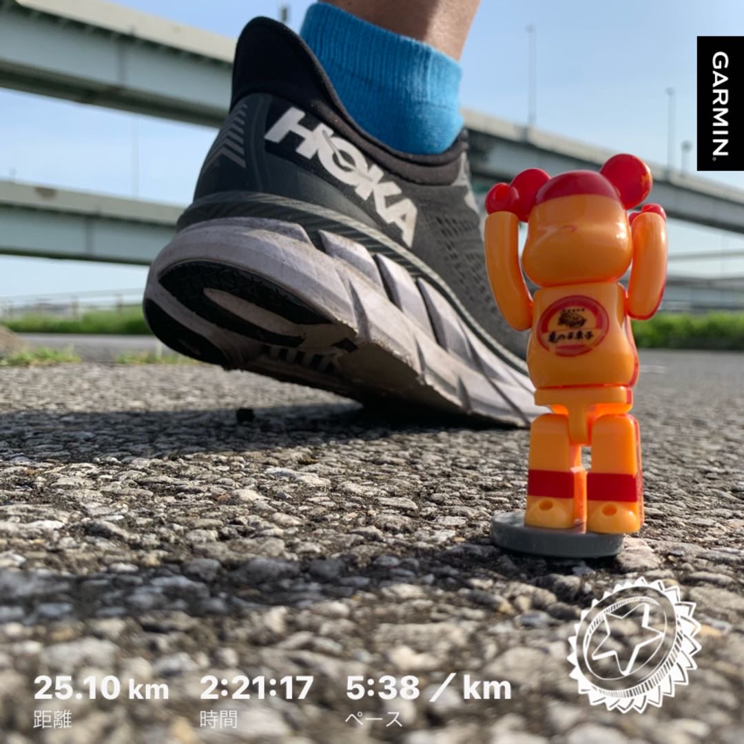 #beatyesterday #garmin #running #hokaoneone #clifton7 #bearbrick #ベアブリック #minifigures #亀の子束子 #朝ラン#timetofly #ホカラン