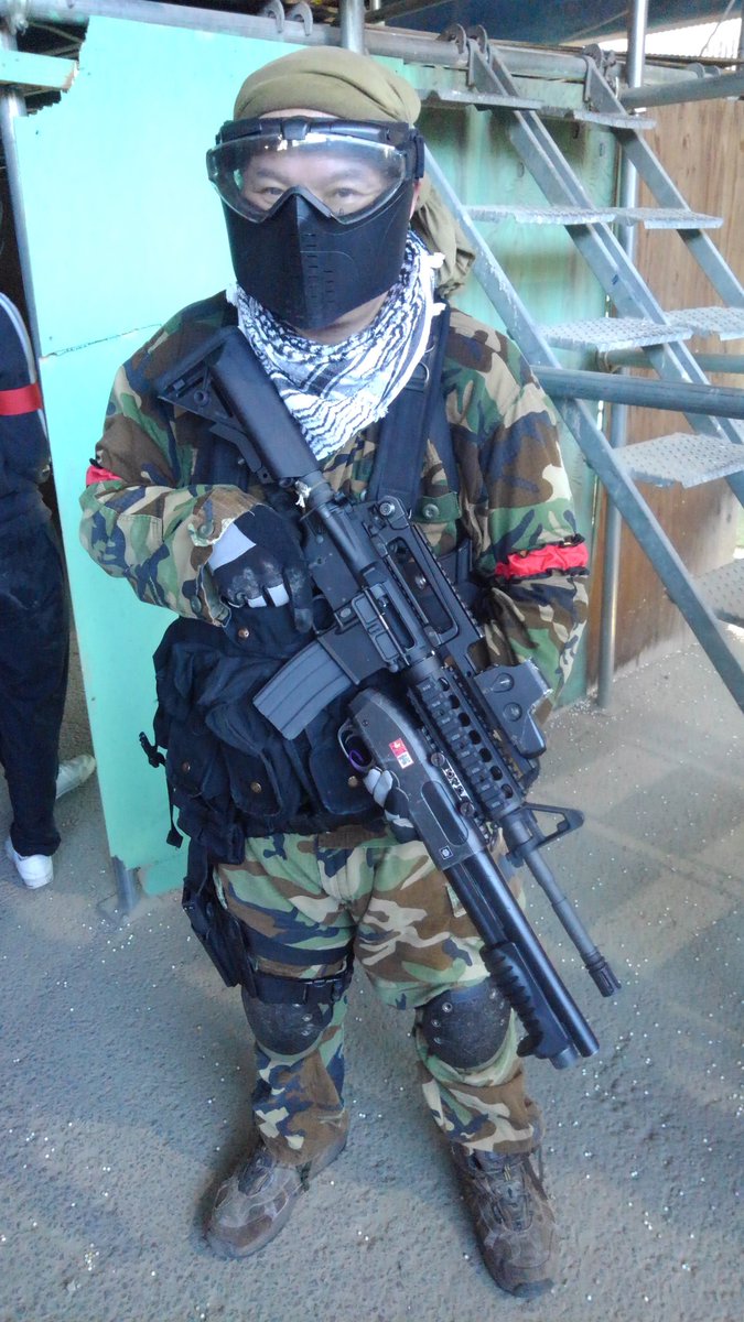ueyama502's tweet image. DAS M4初実戦投入の戦場として参加した定例会。
常連さんも初心者さんも暑い中熱い闘いを繰り広げてました。
とても楽しい一日を過ごした等価交換で現在絶賛全身筋肉痛に苛まられておりますｗ
参加された皆様とスタッフ様お疲れ様でした＆ありがとうございました。
#サバゲー
#DASM4
#西宮Breakout