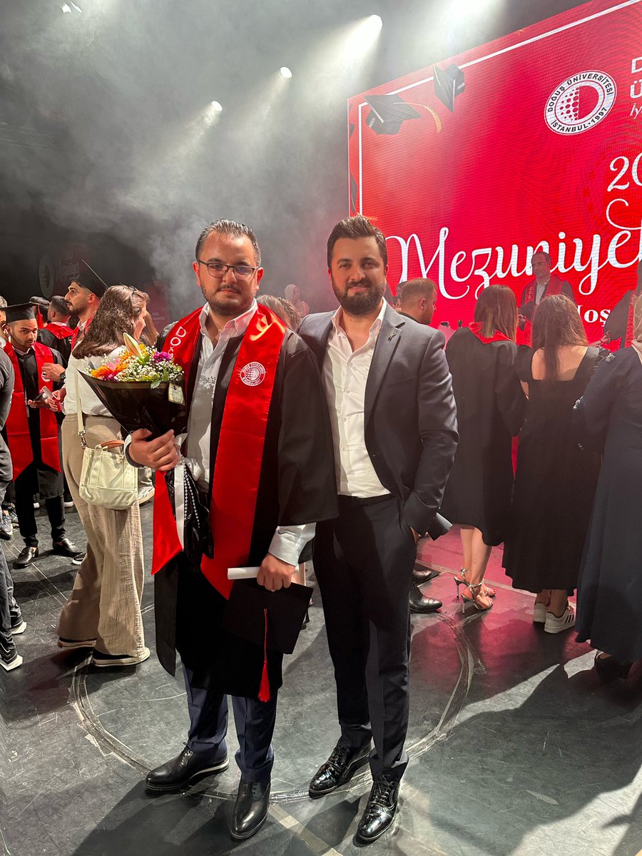 Ailemiz için çok gururlu ve mutlu bir gün  .Son beşiğimiz,rahmetli annemin emaneti  olan en küçük kardeşim bugün itibariyle Hukuk fakültesinden mezun oldu  .Yolun açık, adaletin  kuvvetli ,Kuvvetinde adil olsun.