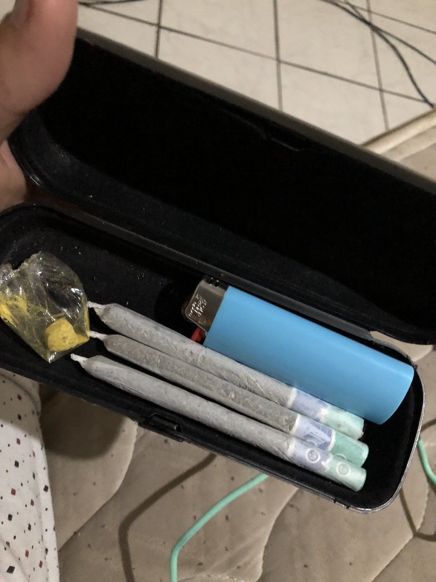 FeliphFsete's tweet image. O famoso kit salva vidas 🥰ops! Salva rolê 😅