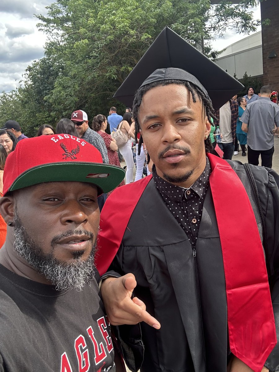 Coach_QbMikeRB's tweet photo. Congrats on Graduating from EWU https://t.co/SO1xYqPSoy