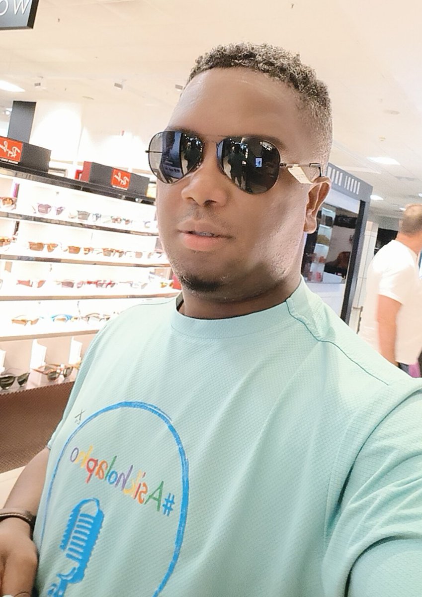 Vusi_Dhlozi's tweet image. Forget about the handwriting just wanna say the show is sealed 🤐 till we meet at 12-3pm Sunday on saumahdradios.co.za #SoulfulSundays Sundays are for lover aker😍🤗