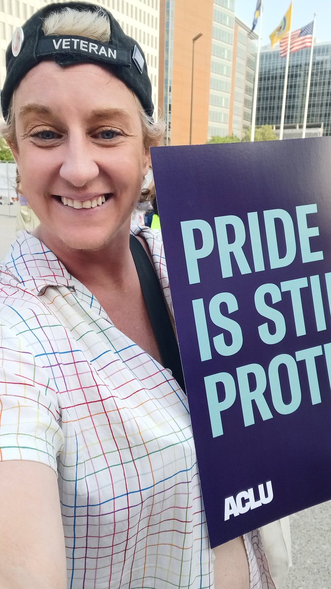 Brunzealous's tweet photo. Was an honor to volunteer at #GRPride for a few different orgs near and dear to my heart before hanging with friends and family! Proud to follow in the steps of fellow queer vets Marsha, Harvey, Gilbert, and Monica #veTrans #QueerVet #LGBTQ @MinorityVets ❤️🧡💛💚💙💜 https://t.co/2o1nybqodS