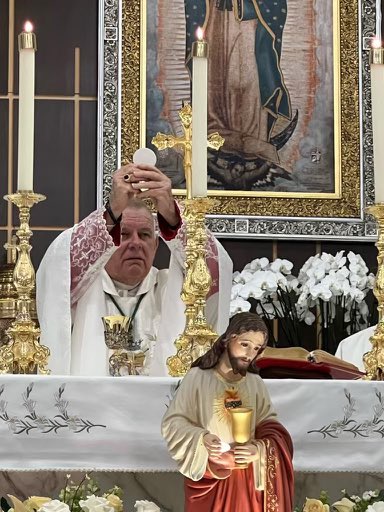 ThomasWenski's tweet photo. Friday evening at Our Lady of Guadalupe I celebrated Mass on Solemnity of Most Sacred Heart organized by Servants of the Pierced Hearts with more than 2,000 of the faithful in attendance https://t.co/lmmXDler1V