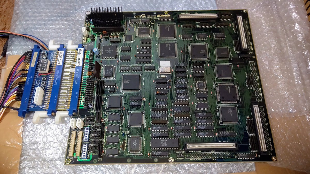 9jX4yk9cyGXIYyB's tweet image. コナミのシステム基板 SYSTEM GX 
マザーボード単体で起動すると注意メッセージが流れます。
#コナミ #KONAMI #アーケード基板