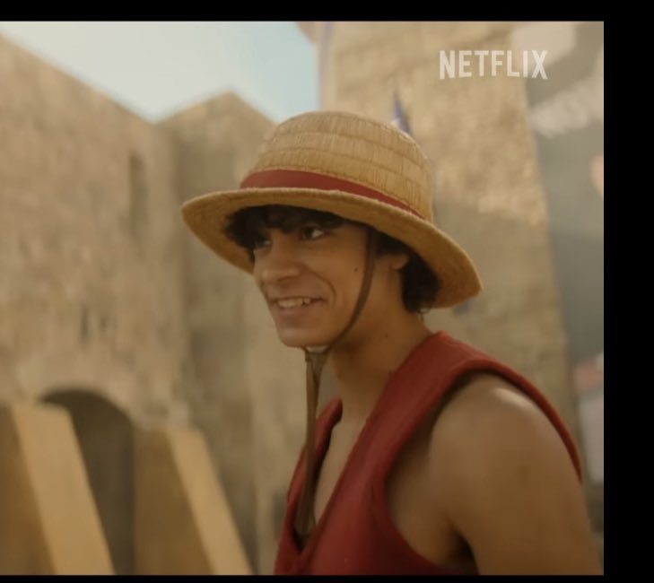 TOXIC_JPG's tweet photo. why he look like he's waiting for zoro to laugh at his jokes I love him sm #opliveaction https://t.co/maiFLQzU3x