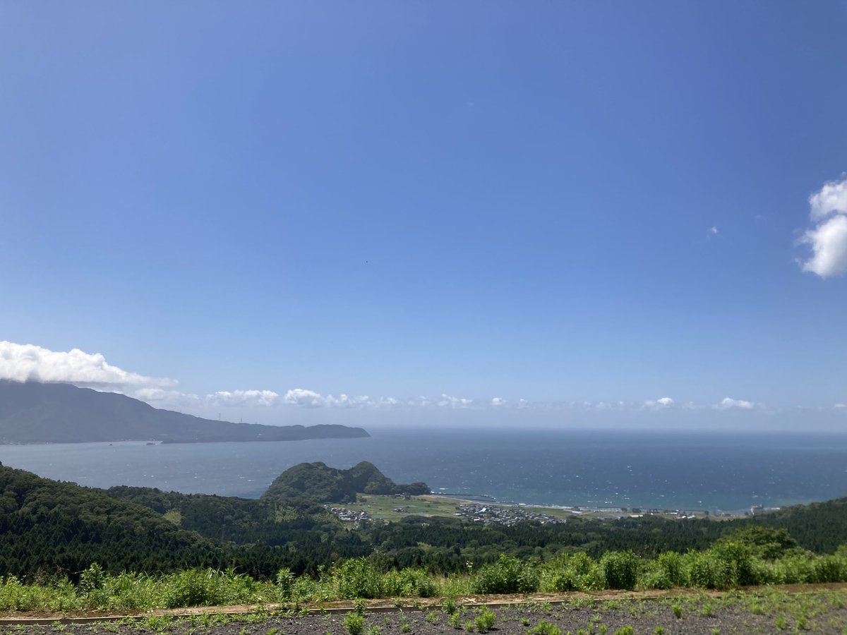 HsaOsu's tweet photo. 高速道路から敦賀湾の景色です。いい天気で気持ちよくなりました。いつまでも元気に旅行を楽しみたいですね。本日もご健康に!#OSUヘルスサポートアカデミー
#OSUHealthSupportAcademy #大阪産業大学 #大産大 #健康経営
#健康づくり #健康経営優良法人 https://t.co/VhR26VcSSn