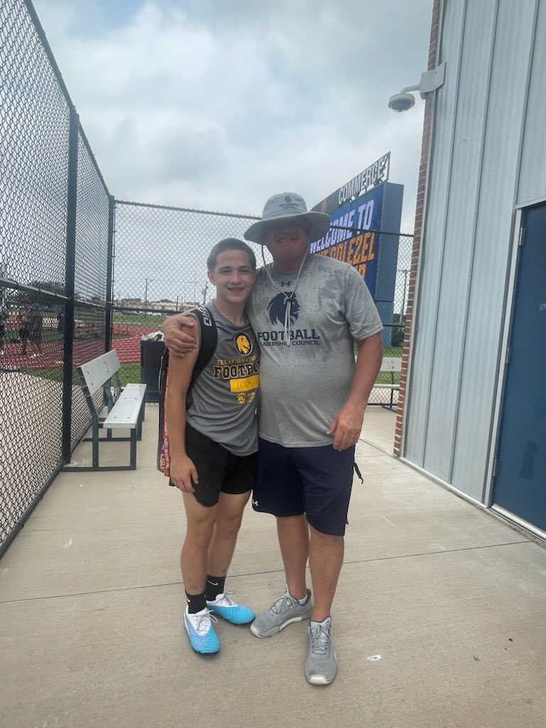 hadengraves21's tweet photo. Thank you to @cdole13, @LionCoachBounds, and @coach_jackwelch for having me at the @Lions_FB camp. Had a great time showcasing my skills. @CoachHarbert @FHSRACCOONFB @MrICanDueDat @PrepRedzoneNext @On3Recruits @ncsa @ExpoRecruits https://t.co/vlx7nGBf6t