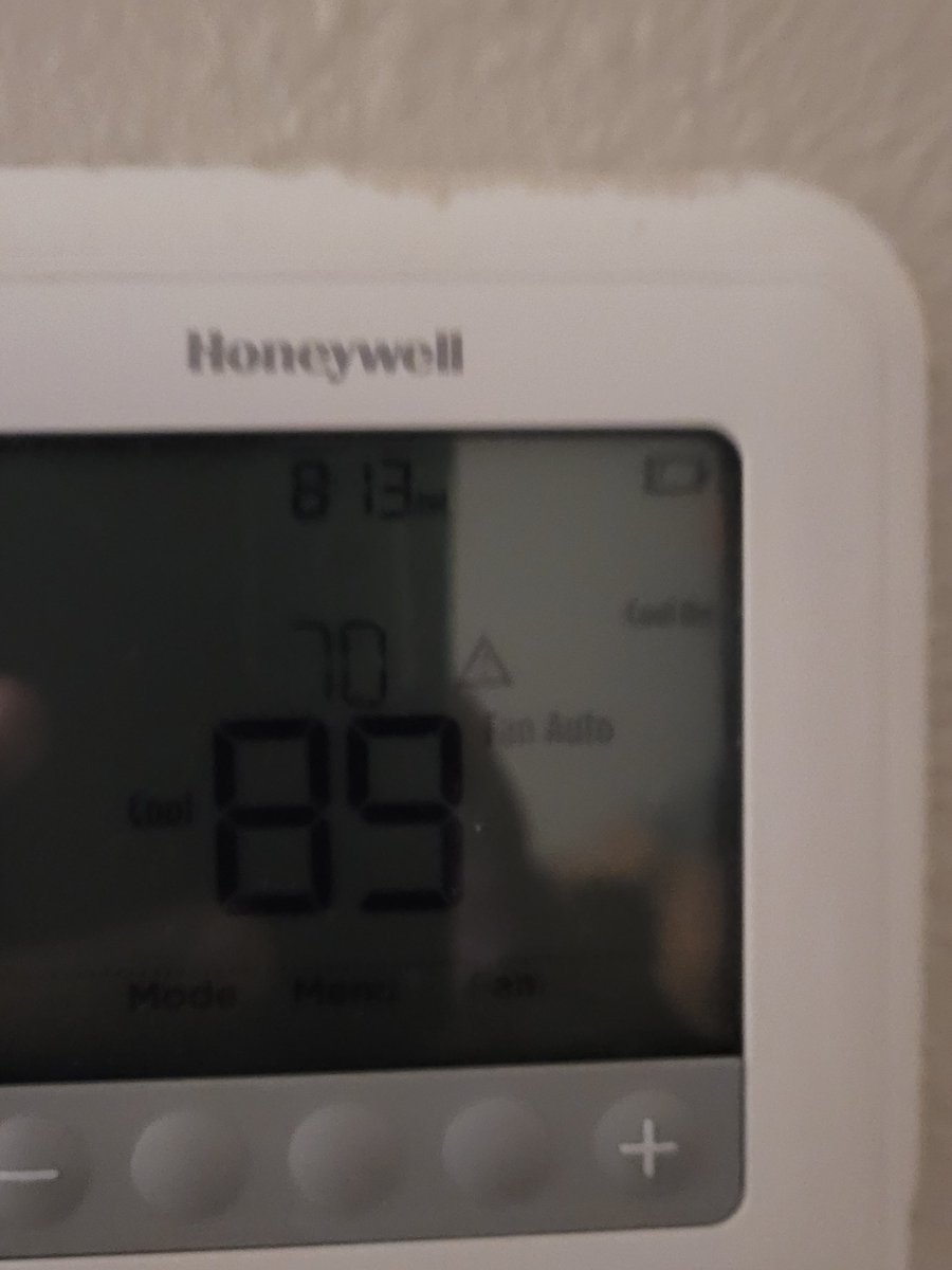 Distinctsound's tweet photo. @firstkeyhomes policy "An AC emergency constitutes an internal temp above 85 degrees and soomeone will be out in less than 12 hours."  24 hours and 9 phone calls later......still not a single soul has called or shown up. https://t.co/slx2uWFw1f