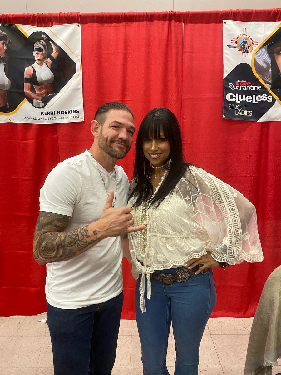 Today I got to meet @staceydash what an exciting day @dukecitycomiccon Albuquerque