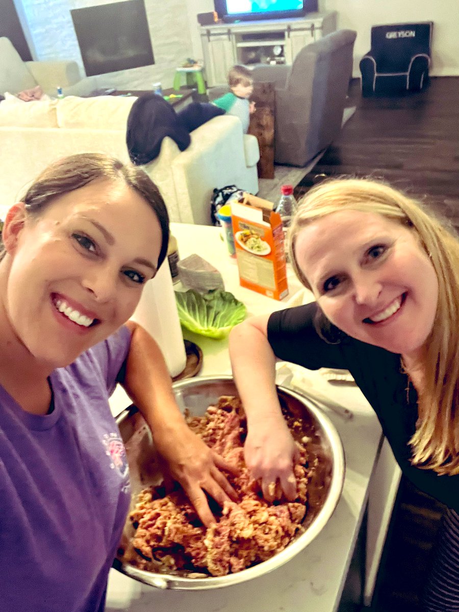 hbarnett_class's tweet photo. I had such a fun day with my sis cooking our famous family cabbage roll recipe as a surprise Father’s Day meal for our dad!  #cookameal #wellssummerselfie #explorewells @CFISDWells https://t.co/bZQ0DVN4ay